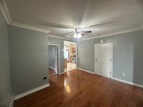 101 Avenue F, Unit 101 Avenue F - 2nd Floor in Bayonne, NJ - Foto de edificio - Building Photo