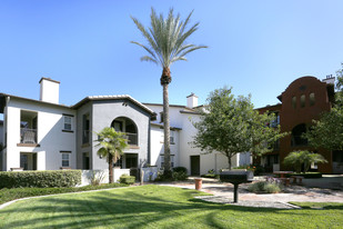 Vista Imperio Apartments in Riverside, CA - Foto de edificio - Building Photo