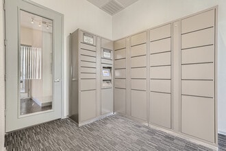 Mandarina in Phoenix, AZ - Foto de edificio - Building Photo