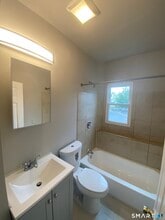 445 Albany Ave in Hartford, CT - Building Photo - Building Photo