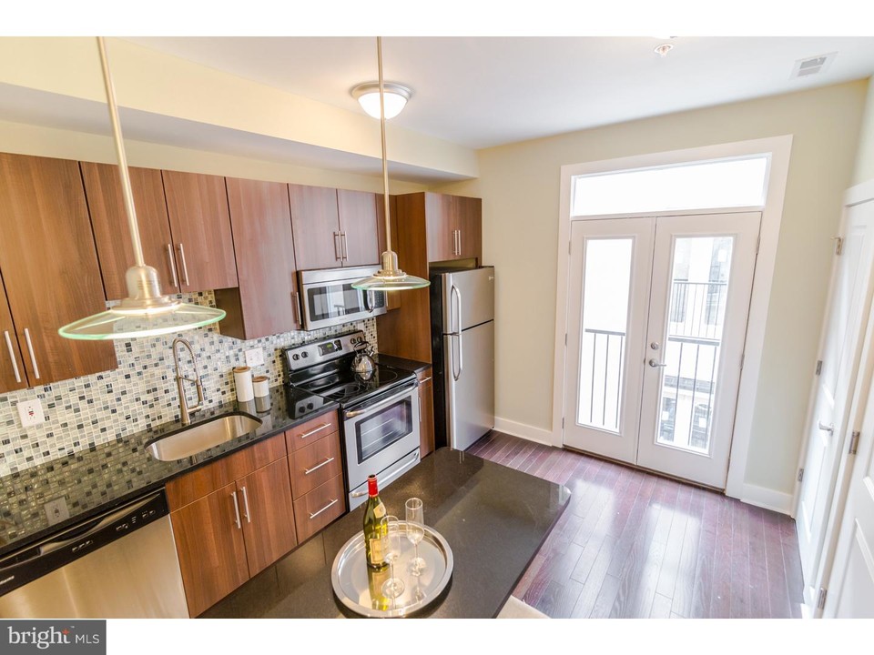 2012 W Girard Ave-Unit -6B in Philadelphia, PA - Building Photo