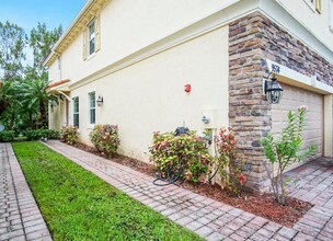 9574 SW Purple Martin Way in Stuart, FL - Building Photo - Building Photo