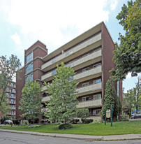 Park Charlton Apartments in Hamilton, ON - Building Photo