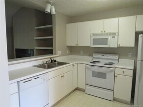 350 Bubble Creek Ct in Fayetteville, NC - Building Photo - Building Photo