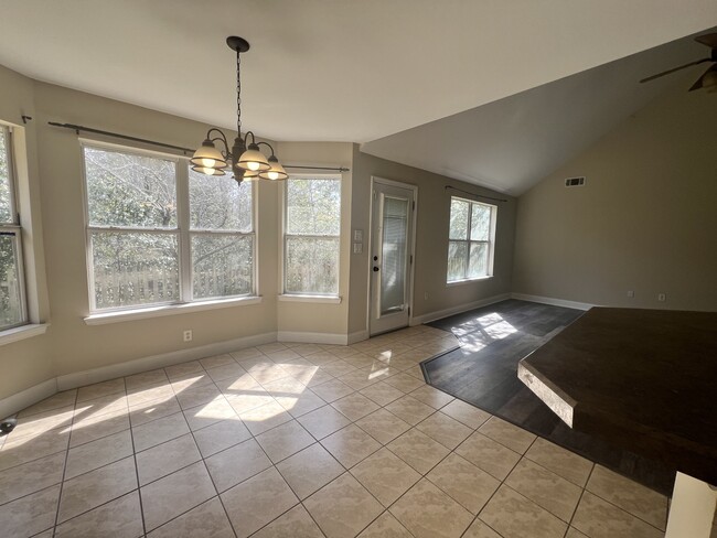 215 Southgate Dr in Crestview, FL - Building Photo - Building Photo