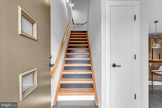 10 McCready's Alley in Lambertville, NJ - Building Photo - Building Photo