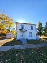 233 Delaware Ave in Muskegon, MI - Building Photo