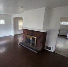 8100 Garfield Blvd in Garfield Heights, OH - Building Photo - Building Photo