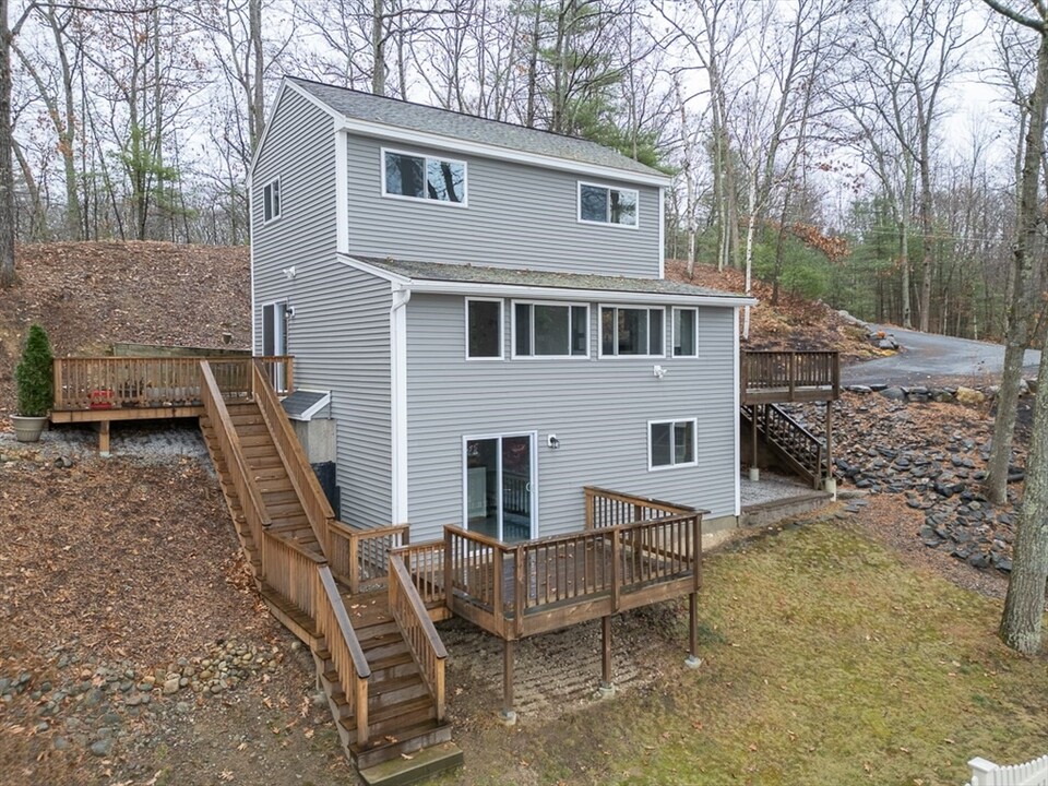 25 Moose Trail in Groton, MA - Building Photo