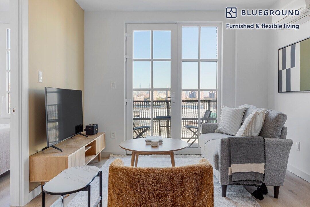 251 Front St in Brooklyn, NY - Building Photo