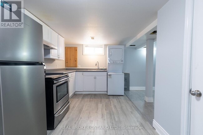 32 Grove St W in Barrie, ON - Building Photo - Building Photo