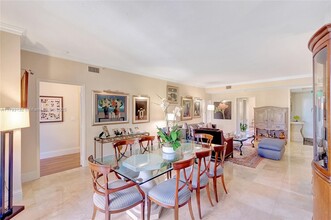 731 Crandon Blvd, Unit 407 in Key Biscayne, FL - Foto de edificio - Building Photo