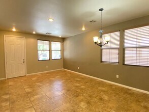 10507 Winter Grass Dr in Las Vegas, NV - Building Photo - Building Photo