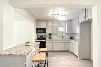 7115 Parkdale Dr in Dallas, TX - Building Photo - Building Photo