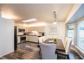 21108 Dewdney Trunk Rd in Maple Ridge, BC - Building Photo - Building Photo