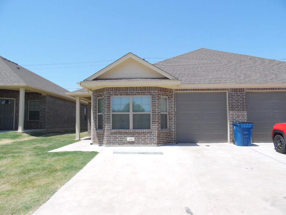 301 Panther Way in Hewitt, TX - Building Photo