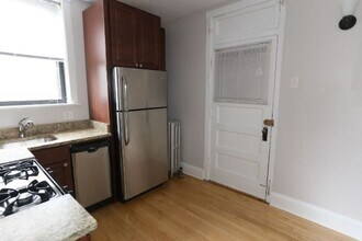 2220 W Ainslie St, Unit J01W in Chicago, IL - Building Photo - Building Photo