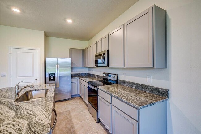 17440 Crescent Moon Lp in Bradenton, FL - Building Photo - Building Photo