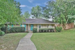 4660 Woodmere Ln in Columbus, GA - Building Photo