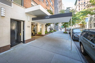 136 E 76th St in New York, NY - Building Photo - Building Photo