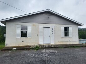 1372 Vance Tank Rd in Bristol, TN - Building Photo