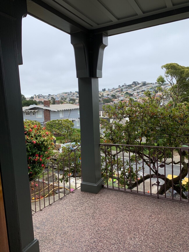 76 Cerritos Ave in San Francisco, CA - Building Photo - Building Photo