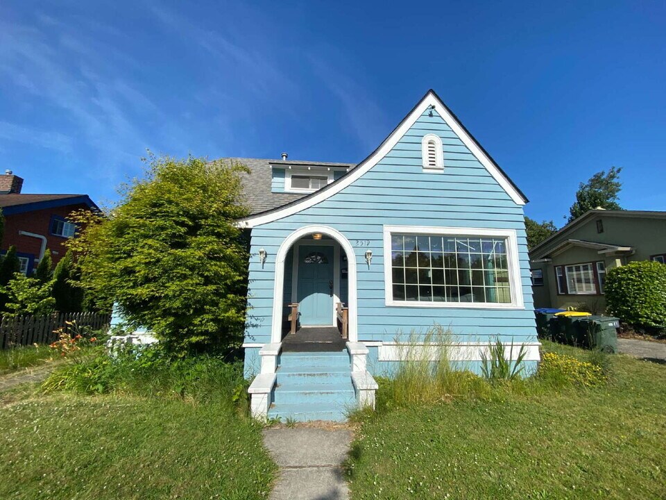 2519 Dean Ave in Bellingham, WA - Building Photo