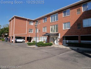 444 Chester St, Unit 413 in Birmingham, MI - Building Photo - Building Photo