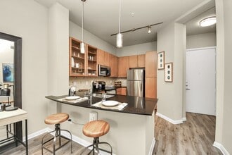 5455 Richmond Ave. in Houston, TX - Building Photo - Building Photo