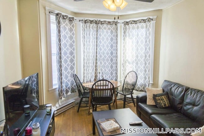 883 Huntington Ave, Unit 5 in Boston, MA - Building Photo - Building Photo