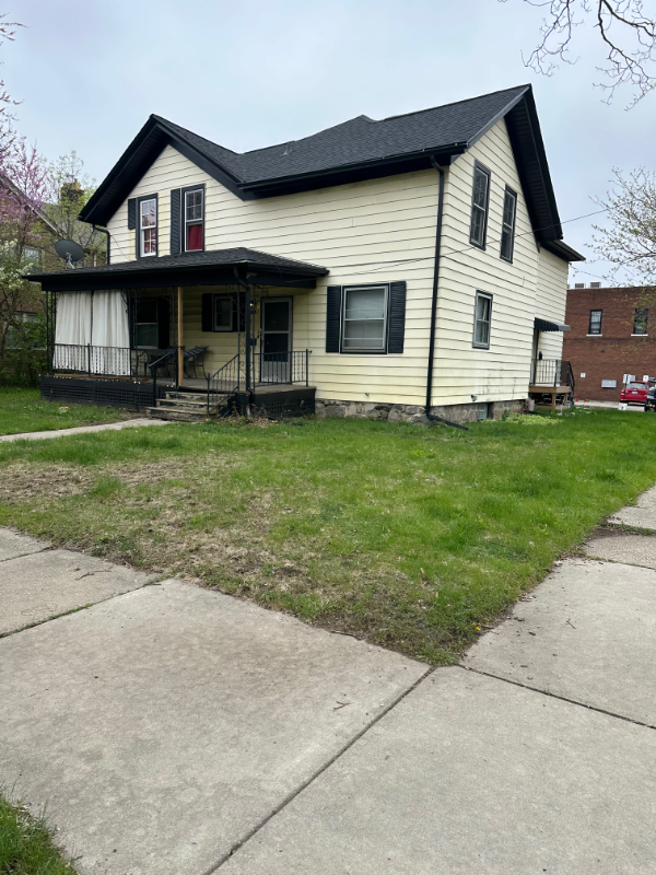 property at 233 N Chestnut St