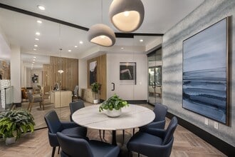 Accent in Los Angeles, CA - Foto de edificio - Building Photo