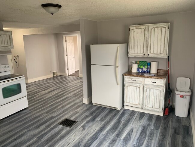 510 3rd Ave NE, Unit Upper in Independence, IA - Building Photo - Building Photo