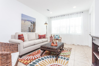 Green Turtle Club - Townhomes in Miami, FL - Foto de edificio - Building Photo