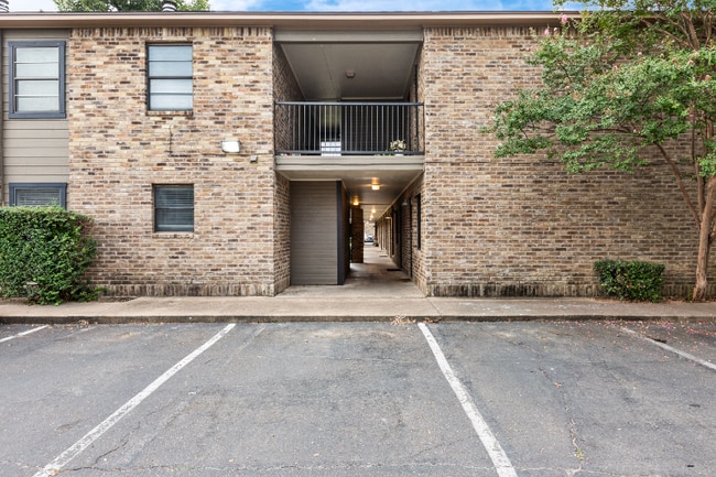 1226 Baylor Ave in Waco, TX - Foto de edificio - Building Photo