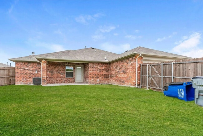 627 Hearthstone Dr in Lancaster, TX - Building Photo - Building Photo