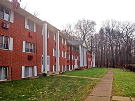 1935 Brookside Dr Apartments