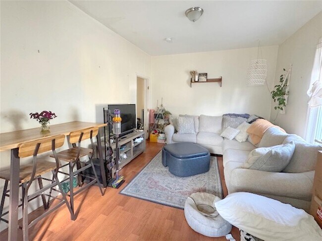 388 Somerville Ave, Unit 3