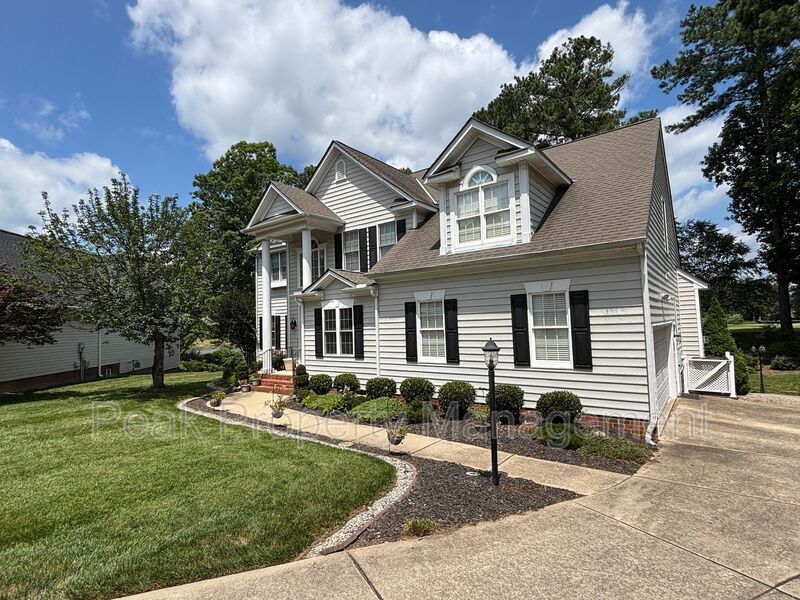 8818 Kennemer Pl in Chesterfield, VA - Foto de edificio