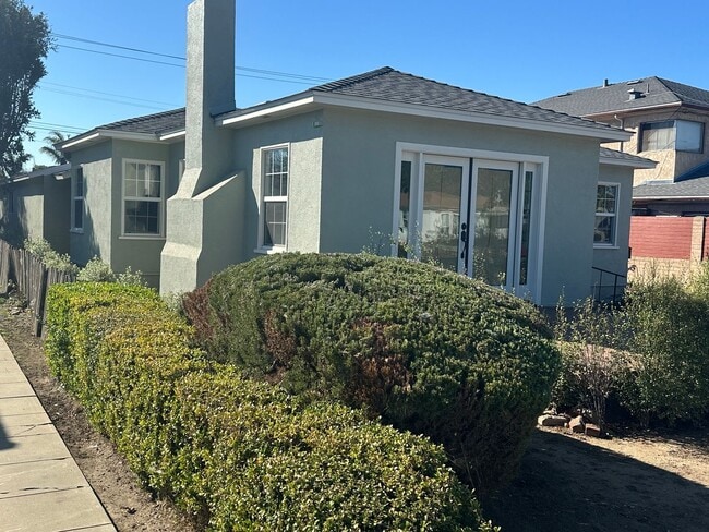820 E Cypress St in Santa Maria, CA - Foto de edificio - Building Photo
