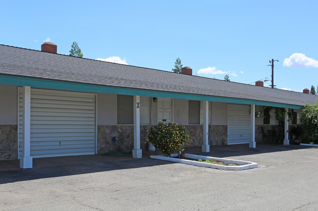 2535 Jensen Ave in Sanger, CA - Building Photo - Building Photo