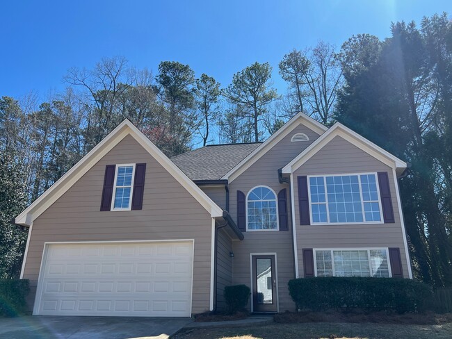 property at 720 Suwanee Lakes Cir NW