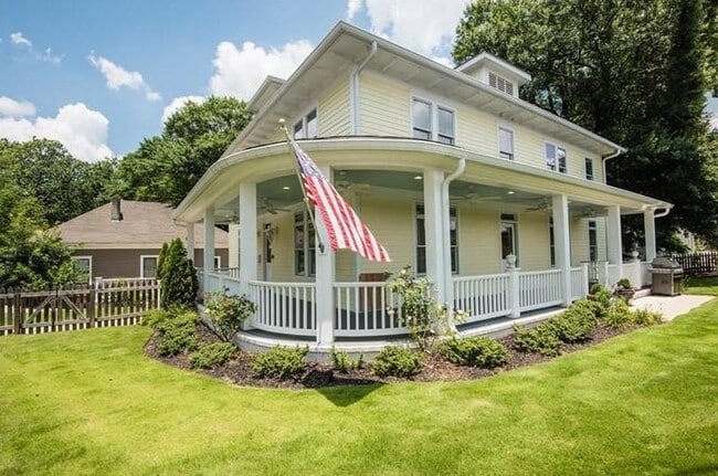 property at 37 Waverly Way NE