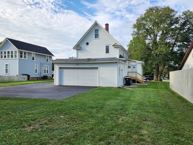 104 E Washington St in Yorkville, IL - Building Photo - Building Photo