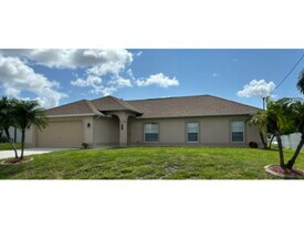 2702 NW 3rd Pl in Cape Coral, FL - Building Photo