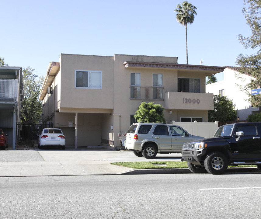 13000 Moorpark St in Studio City, CA - Building Photo