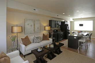 Solameer Townhomes in Herriman, UT - Foto de edificio - Interior Photo