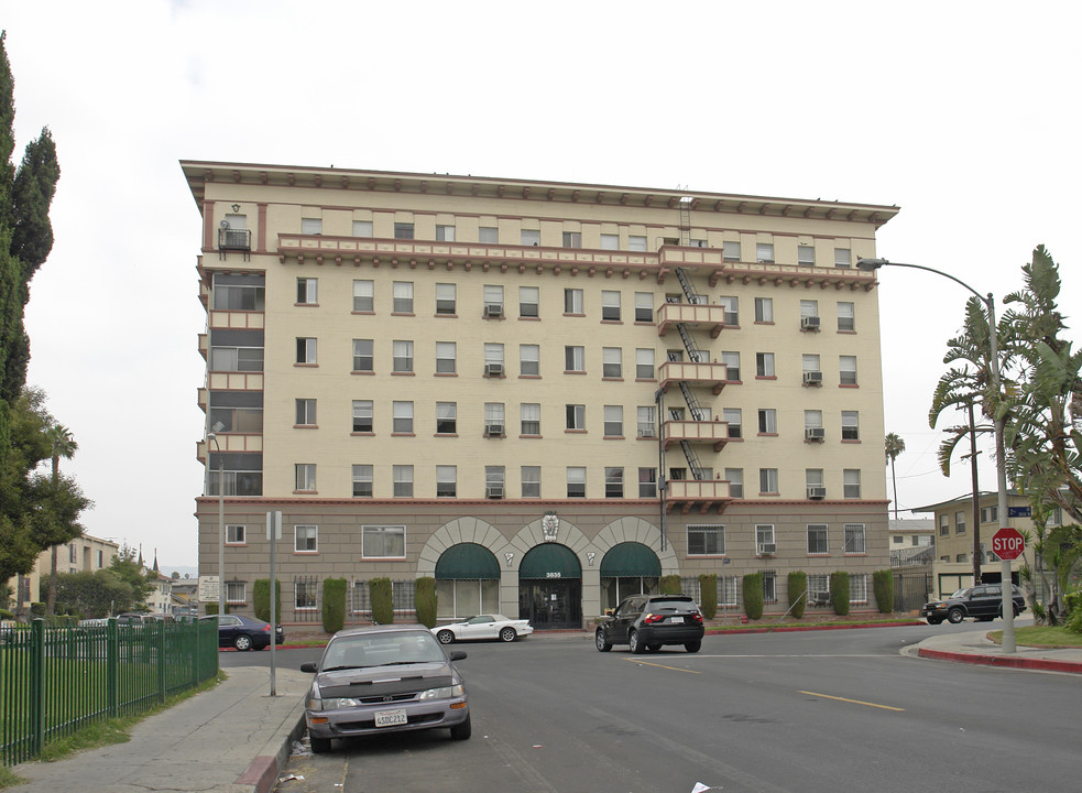 El Montalvo in Los Angeles, CA - Foto de edificio