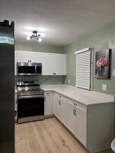 7661 18th Way N in St. Petersburg, FL - Building Photo - Building Photo