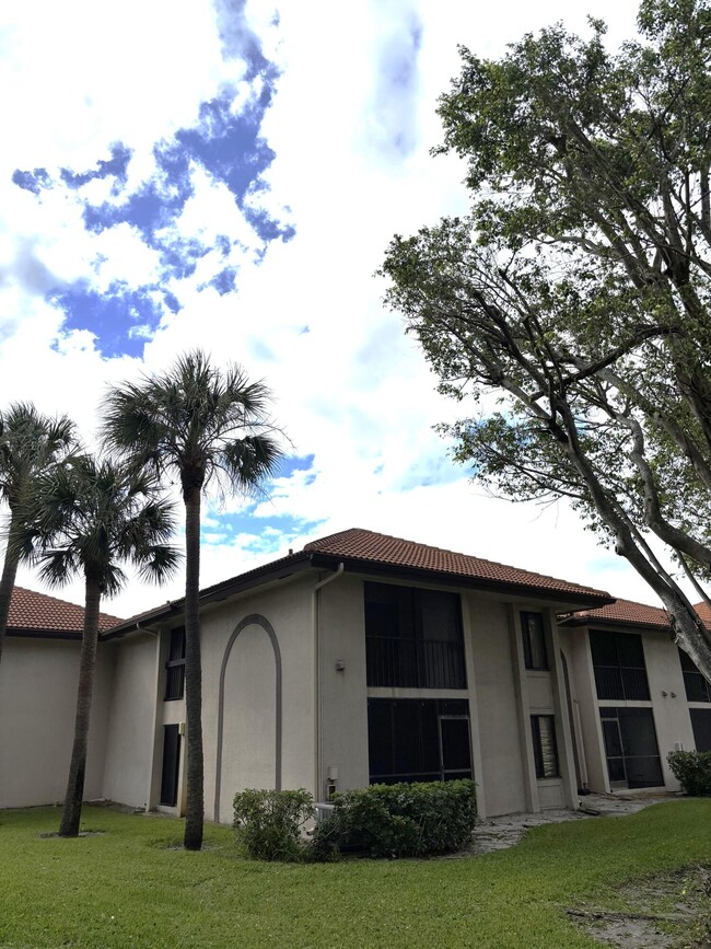 350 Club Cir in Boca Raton, FL - Building Photo - Building Photo